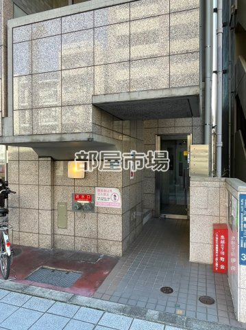 ホーユービルのエントランス