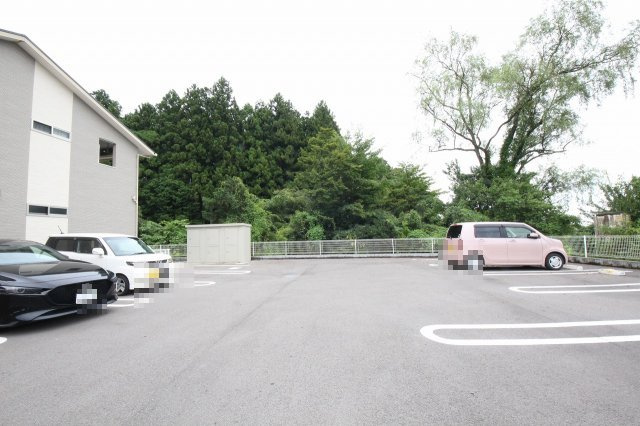 メゾンルーナ ベルグレイドの駐車場|カースペースがあります