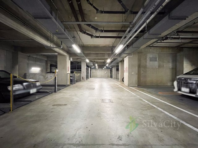 パルテール目黒青葉台の駐車場|■駐車場
敷地内駐車場をご用意。お車を所有されている方にも嬉しい住環境です。※空き状況・使用料等は都度ご確認ください。