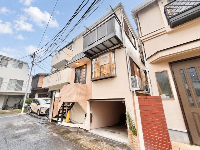調布市西つつじケ丘1丁目　中古戸建の前面道路含む現地写真|2026.09.04撮影

現地ご見学希望・資料請求などお気軽にお問い合わせ下さい！
03-5990-5201