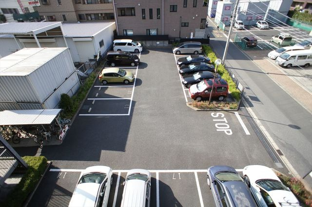 椎の実ハイツの駐車場
