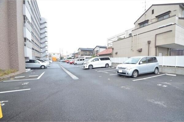 フィール清船の駐車場