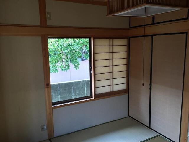 「即入居可能」香南市野市町西野　中古一戸建て|和室の押し入れも日常的に活用できる収納スペースです♪