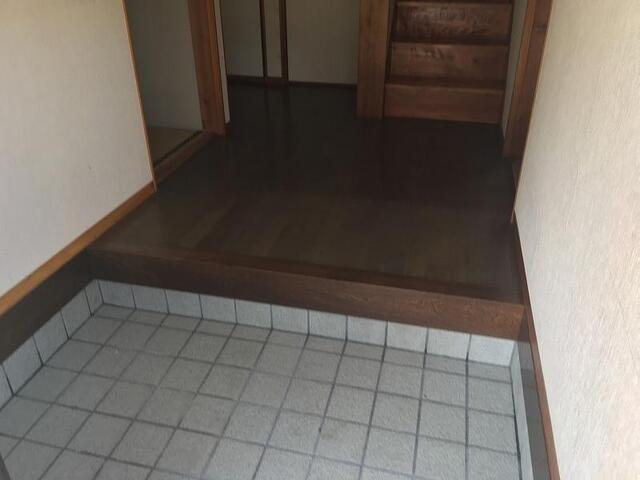 「即入居可能」香南市野市町西野　中古一戸建て|玄関まわりはシンプルでスッキリ♪