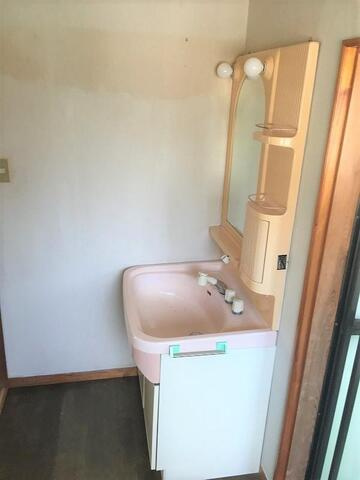 「即入居可能」香南市野市町西野　中古一戸建て|洗面台は脱衣場の中にあります☆