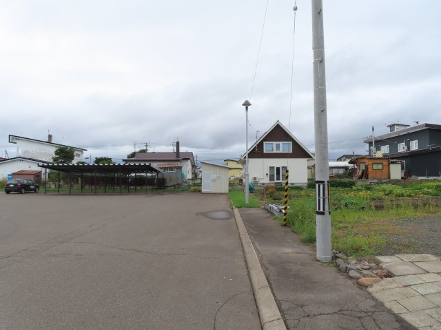 北見市上ところ３５５－７　売地の前面道路含む現地写真
