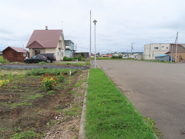北見市上ところ３５５番７　売地の前面道路含む現地写真