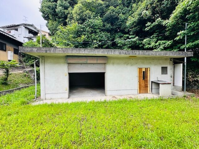 奈良市中山町　売土地の外観|現況、倉庫がありますので資材置き場や農機具置き場などにもお使いいただけます。
