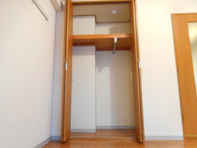 高槻市城北町２丁目の賃貸マンションの収納