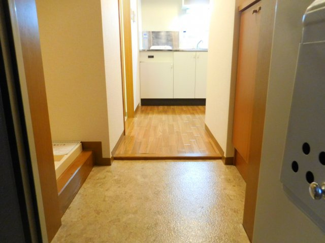高槻市城北町２丁目の賃貸マンションの玄関