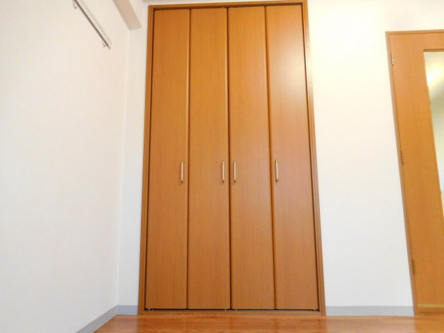 高槻市城北町２丁目の賃貸マンションの収納