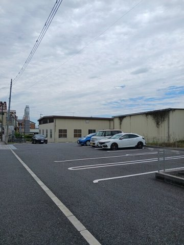 ベル　アルモニーの駐車場