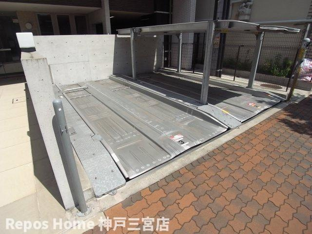 アスヴェル神戸元町Ⅱの駐車場