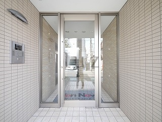 ジョンノヴィヨコハマのエントランス