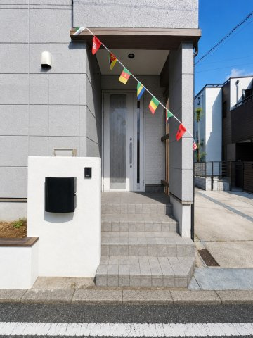 八潮市　中央4丁目　中古戸建の玄関|落ち着いた玄関です