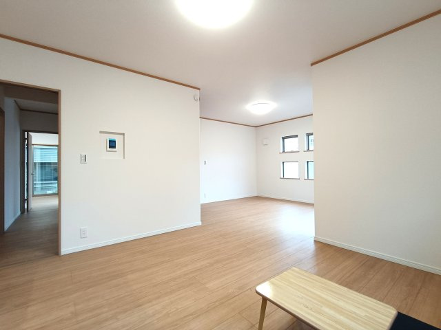 八潮市　中央4丁目　中古戸建の居間・リビング|ゆったりとしたリビングです