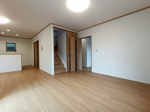八潮市　中央4丁目　中古戸建の居間・リビング