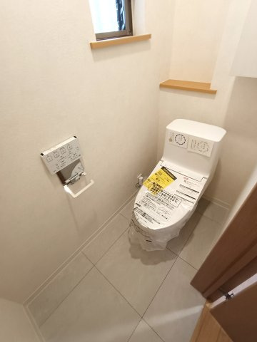 八潮市　中央4丁目　中古戸建のトイレ|ゆったりとした空間のトイレです