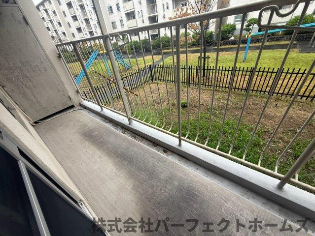 藤阪ハイツD4棟のバルコニー|落ち着いた時間を過ごせるバルコニーです