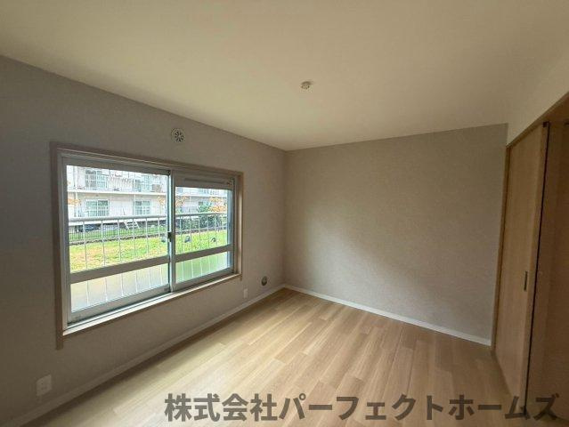 藤阪ハイツD4棟の洋室|広々とした洋室です