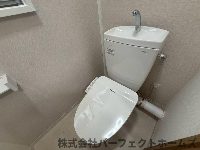 藤阪ハイツD4棟のトイレ|落ち着いたトイレです