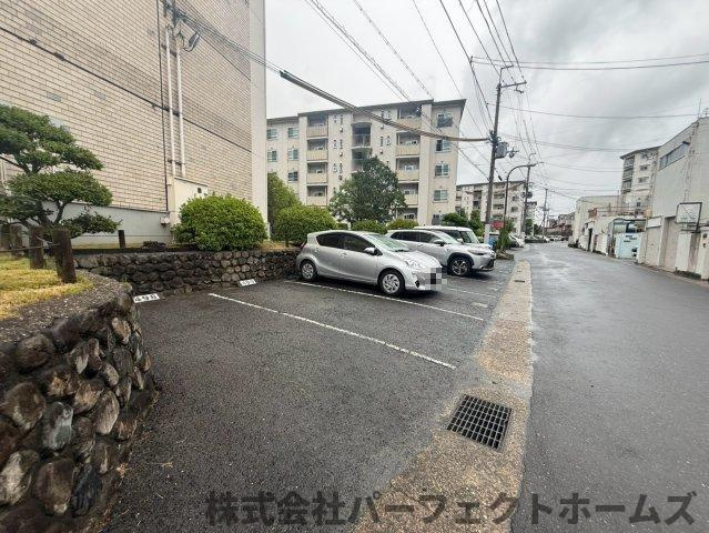 藤阪ハイツD4棟の駐車場|駐車場です