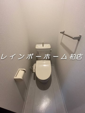 特典：仲介手数料が無料です!!のトイレ|別部屋。参考写真。
