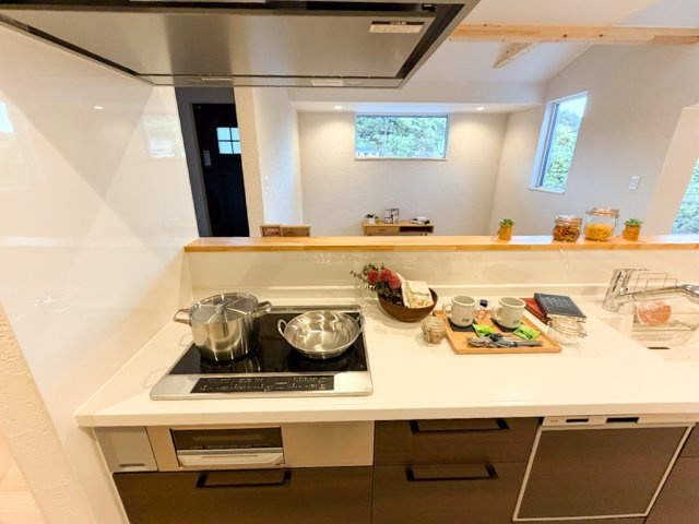 京都市北区西賀茂下庄田町のキッチン|対面キッチンは、調理中にもご家族とのコミュニケーションがはかれます！！