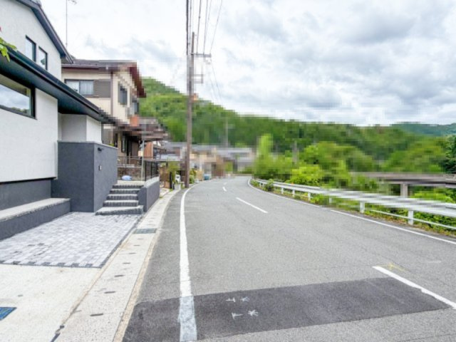 京都市北区西賀茂下庄田町の前面道路含む現地写真|山が近く、静かな暮らしを楽しむことができそうです！