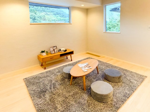 京都市北区西賀茂下庄田町の居間・リビング|ゆったりと寛いでいただけるリビングです。