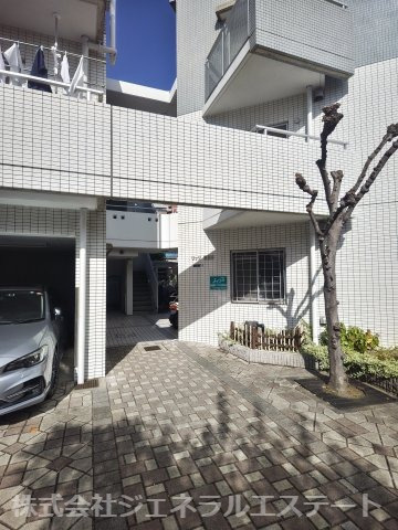 リッツ寝屋川のエントランス