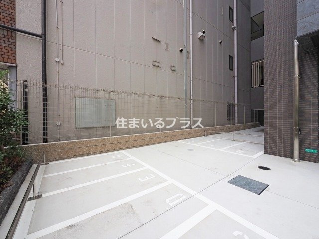 ミラージュパレス都島本通の駐車場