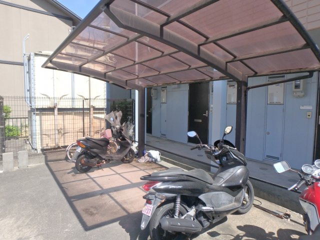 コーポアライの駐車場