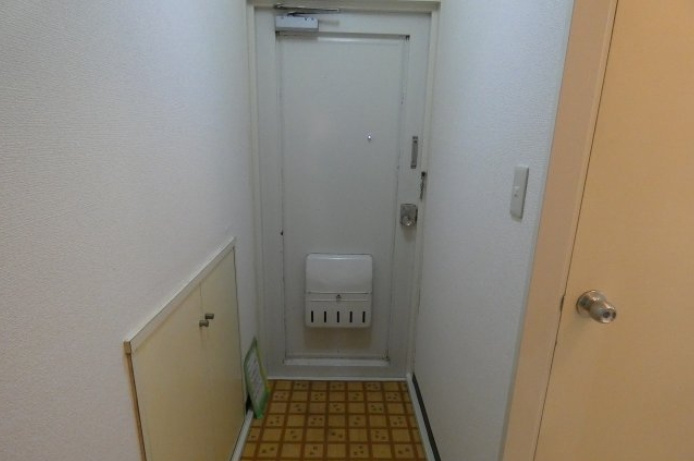 ピースパルマンションの玄関