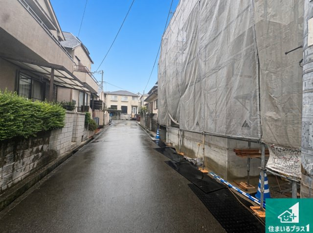 ■枚方市長尾家具町　第1期　新築一戸建ての前面道路含む現地写真|周辺は落ち着いた街並みの住宅地！子育てがしやすい住環境です！まだ未完成ですが、現地でしかわからない事もございます。是非一度ご覧ください。