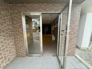 リアライズ逆瀬川のエントランス