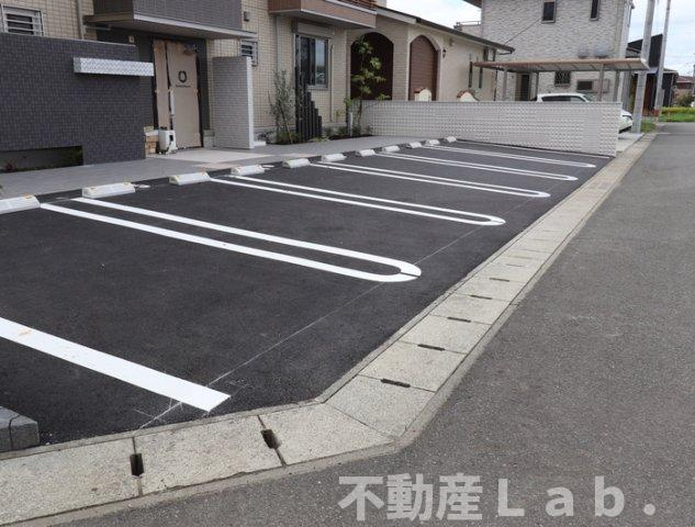コンフォール古閑中の駐車場