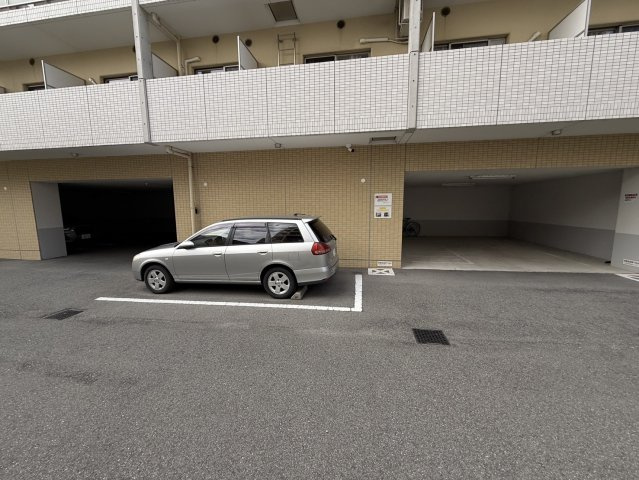 フレアコート甲南の駐車場