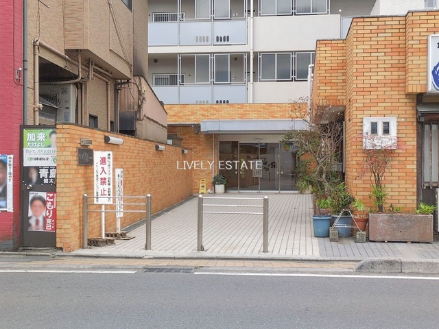 イトーピア草加マンションのエントランス