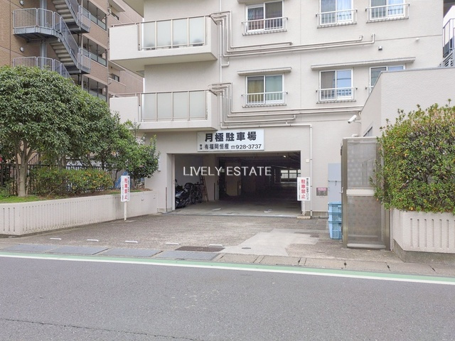 イトーピア草加マンションの駐車場