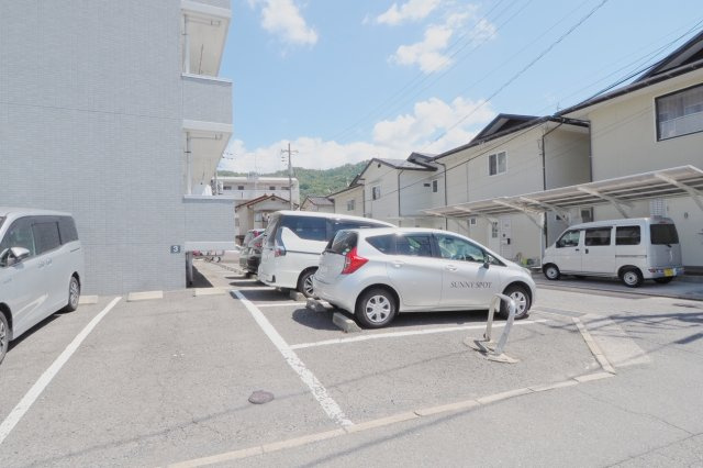 コモードFの駐車場