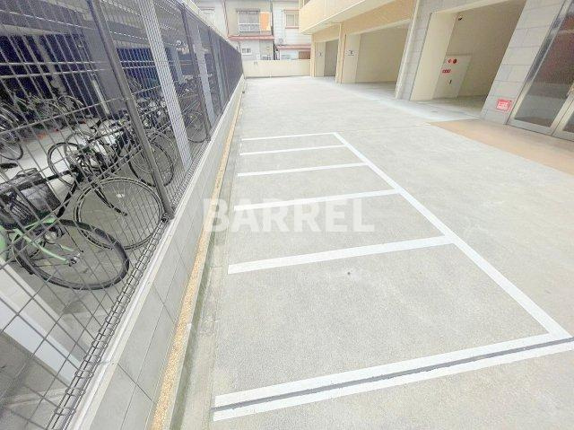 プレジールの駐車場