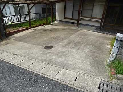 安佐北区亀山6丁目中古戸建の駐車場