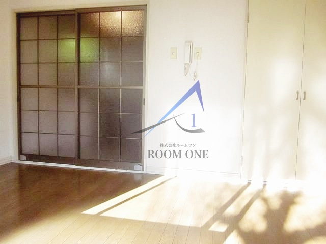 パークサイド駒沢Ａの居間・リビング|洋室のお部屋です。