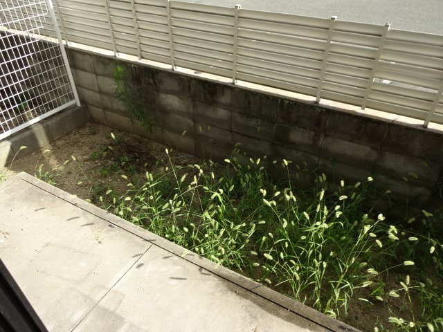 姫路市飾磨区構４丁目のハイツのバルコニー