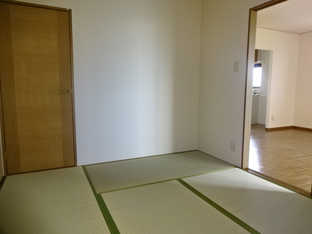 姫路市飾磨区構４丁目のハイツの寝室