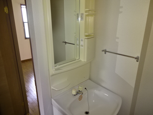 姫路市飾磨区構４丁目のハイツの洗面所