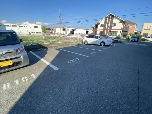 ハートランド　B棟の駐車場