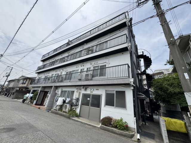 愛名マンションの外観