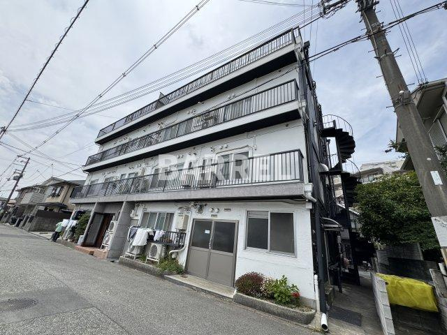 愛名マンションの外観